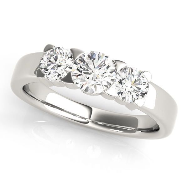 3-Stone Round Engagement Rings