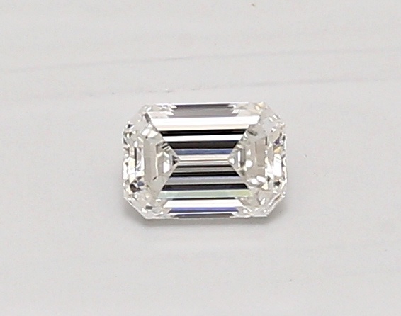 0.31 carat emerald diamond