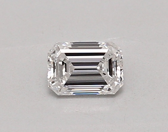 0.39 carat emerald diamond