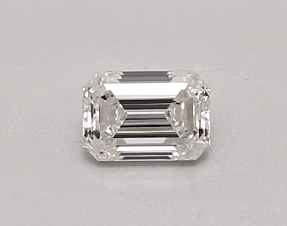 0.39 carat emerald diamond