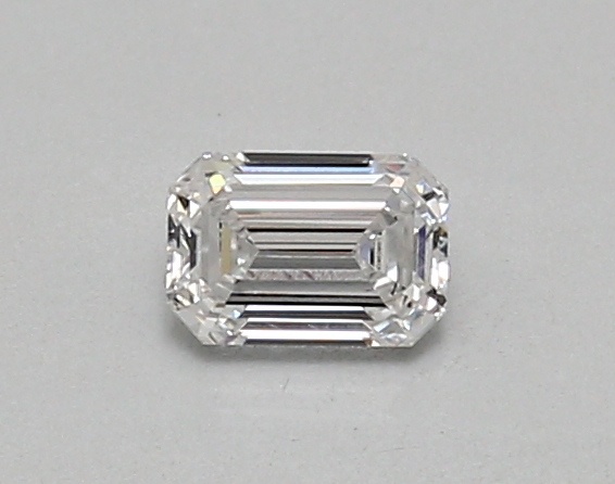 0.39 carat emerald diamond