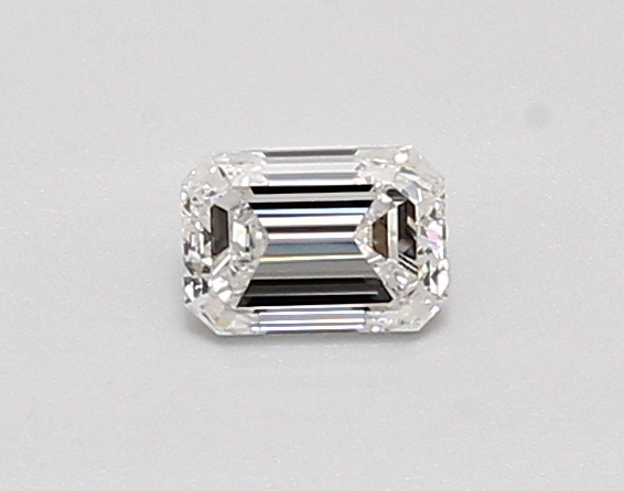0.39 carat emerald diamond
