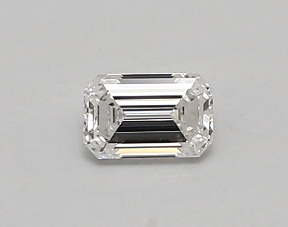 0.39 carat emerald diamond
